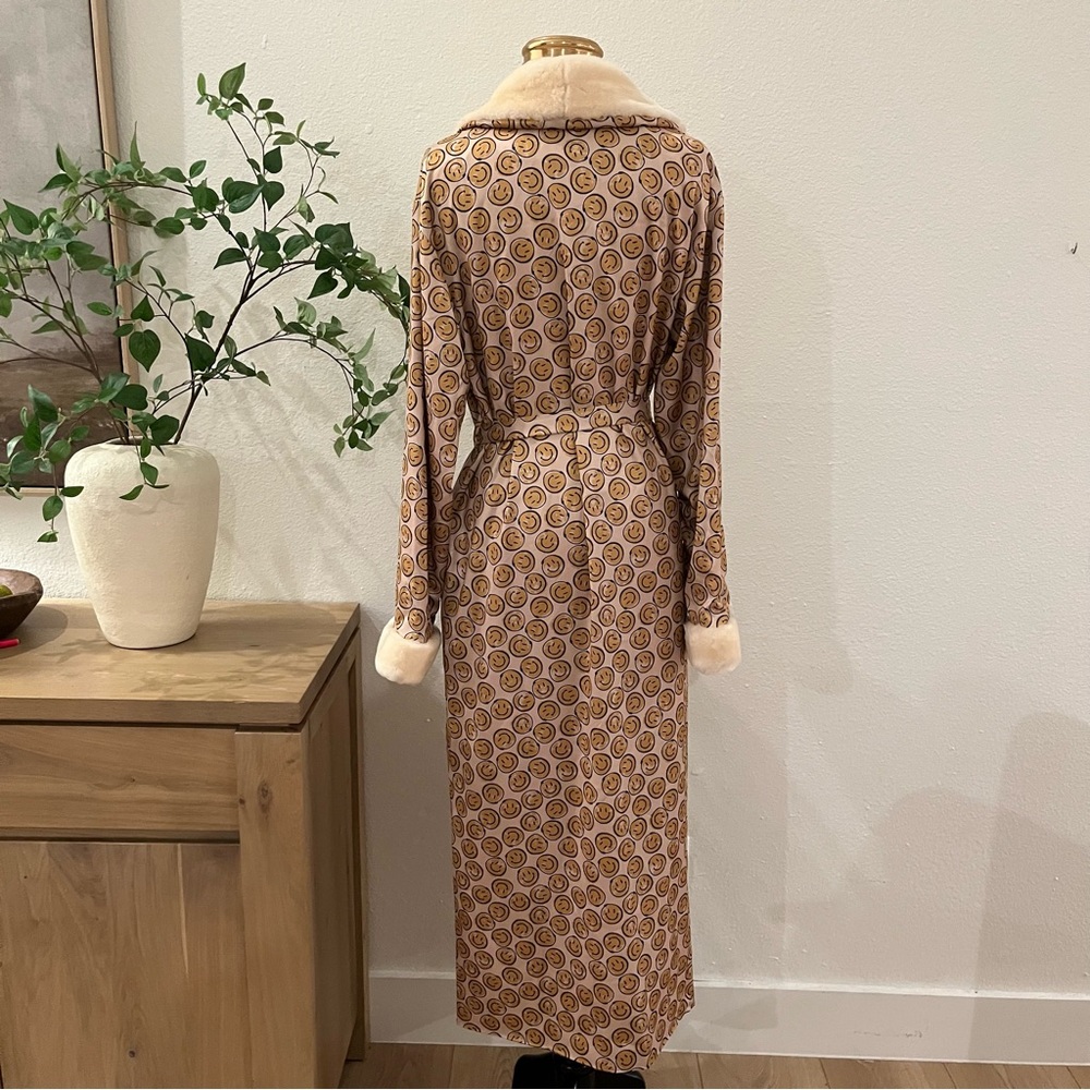 Australia Luxe Collective Empress Long Satin Smiles Smiley Face Robe - Picture 10 of 16